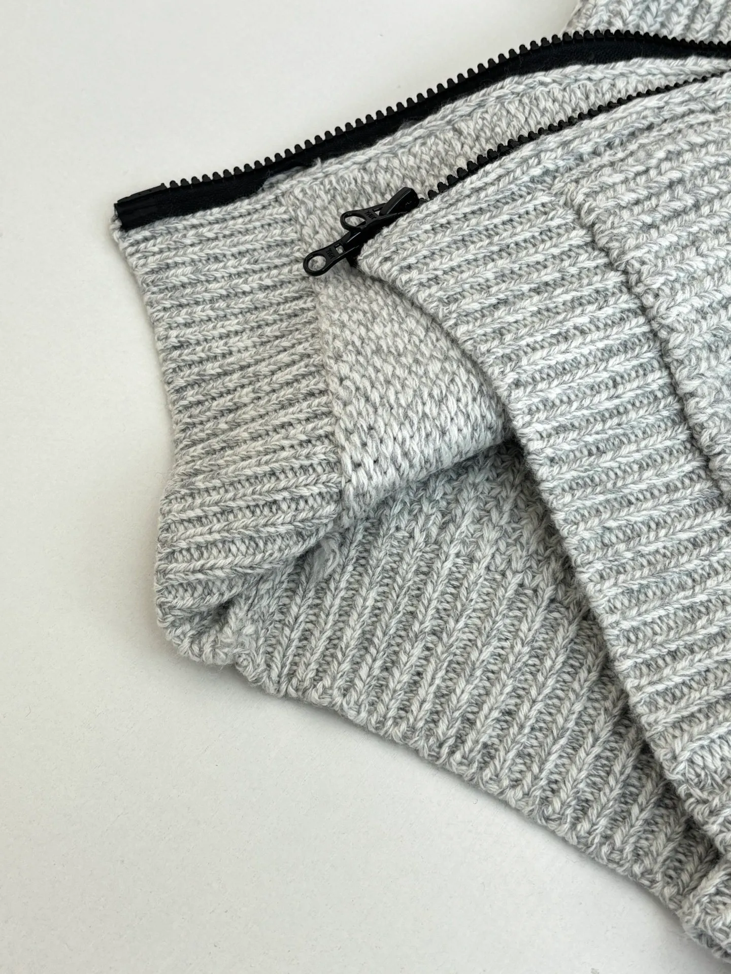 P770 Stone Island*/石岛 Thick needle armband logo knitted zipper jacket Size: S/M/L/XL